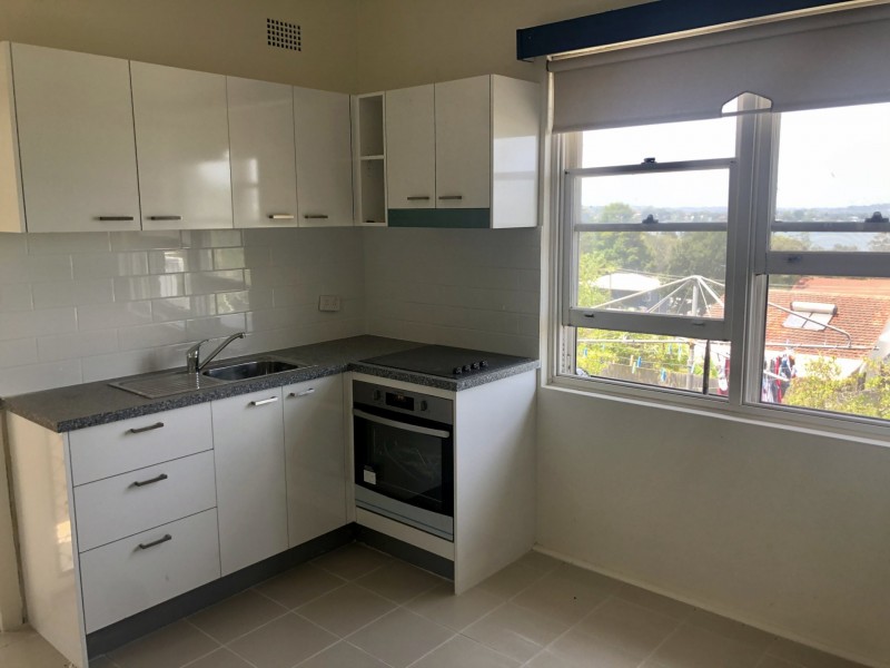 16b Hughes Street, Point Clare NSW 2250