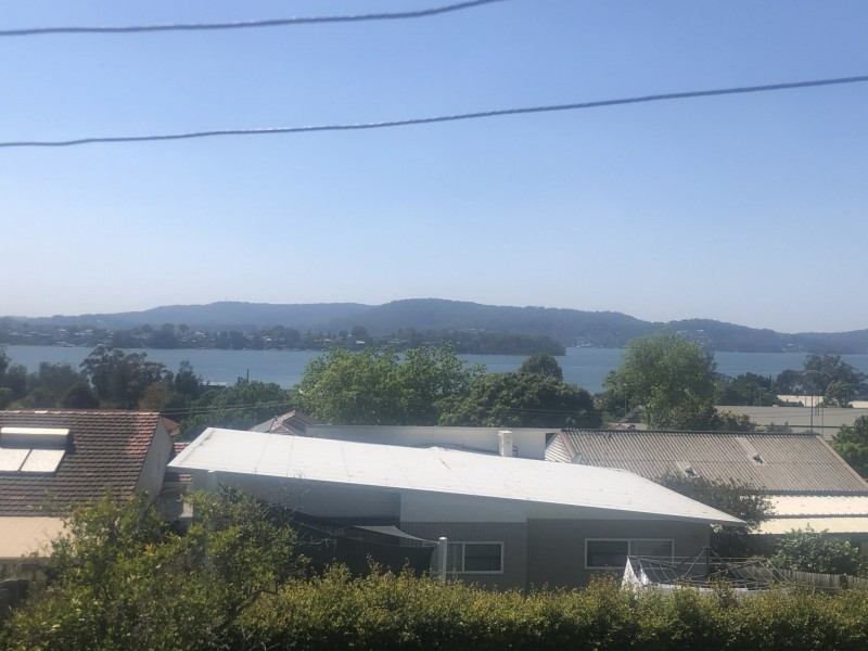 16b Hughes Street, Point Clare NSW 2250