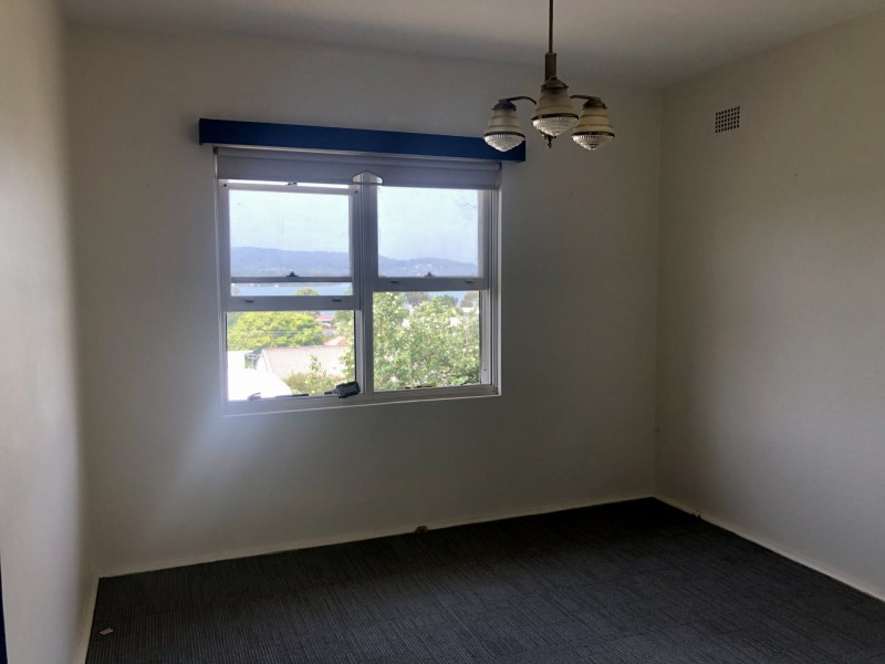 16b Hughes Street, Point Clare NSW 2250