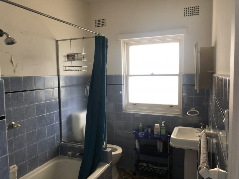 16b Hughes Street, Point Clare NSW 2250