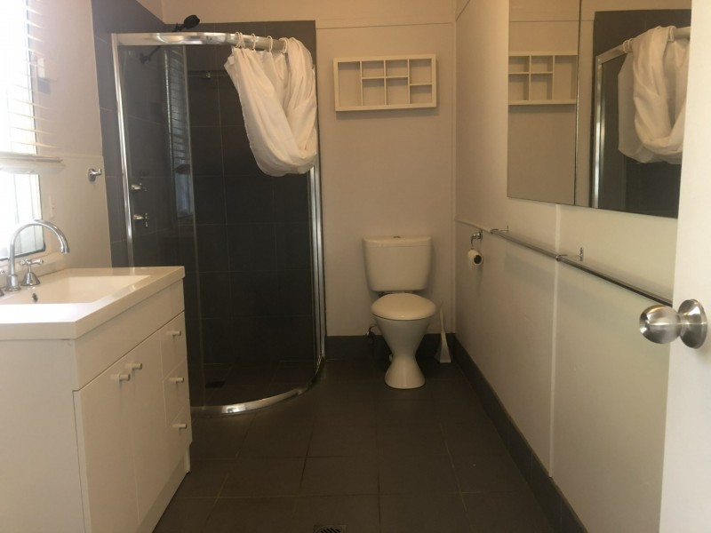 25 Nioka Avenue, Point Clare NSW 2250