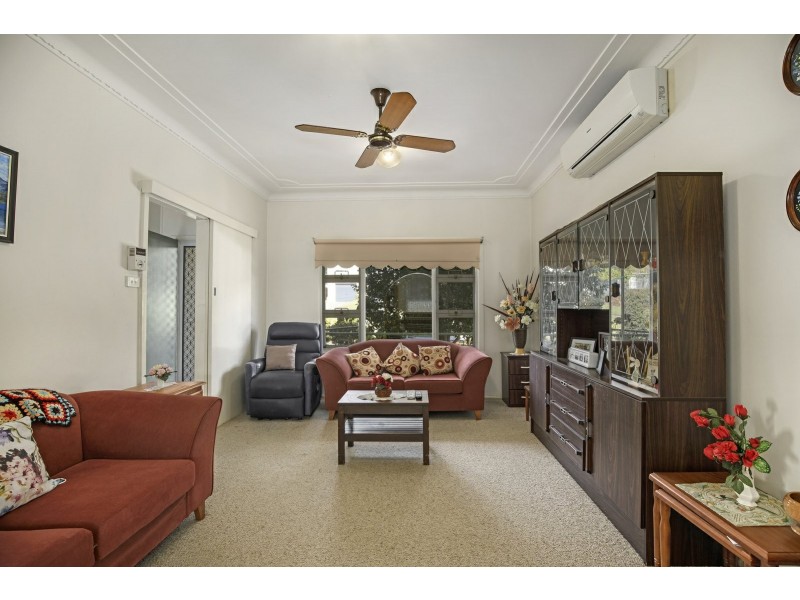 20 Margaret Street, Point Clare NSW 2250