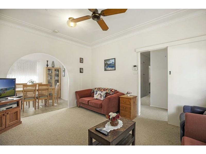 20 Margaret Street, Point Clare NSW 2250