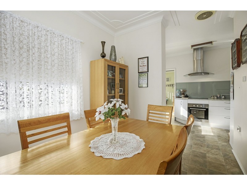 20 Margaret Street, Point Clare NSW 2250