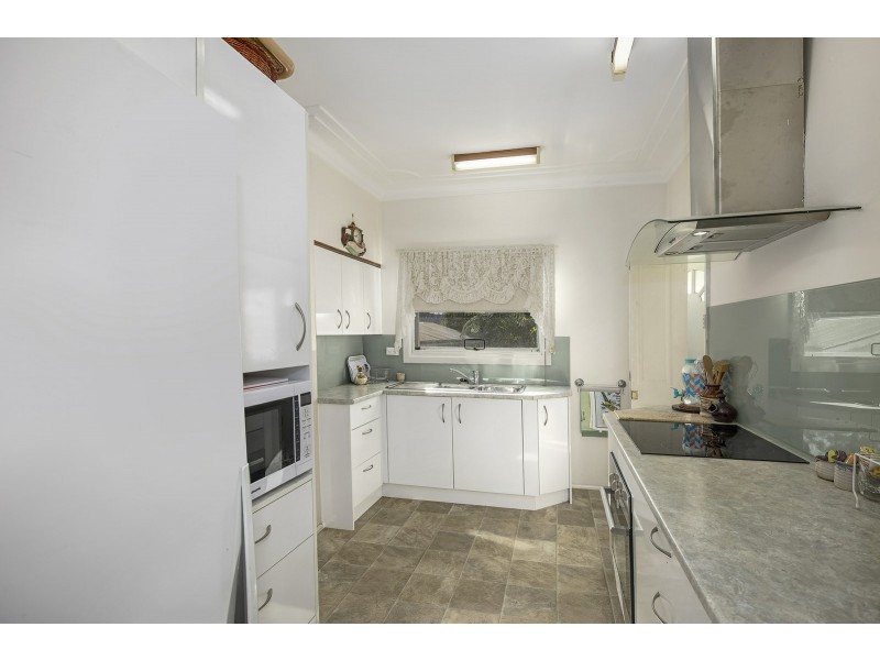 20 Margaret Street, Point Clare NSW 2250