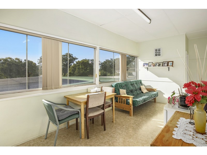 20 Margaret Street, Point Clare NSW 2250