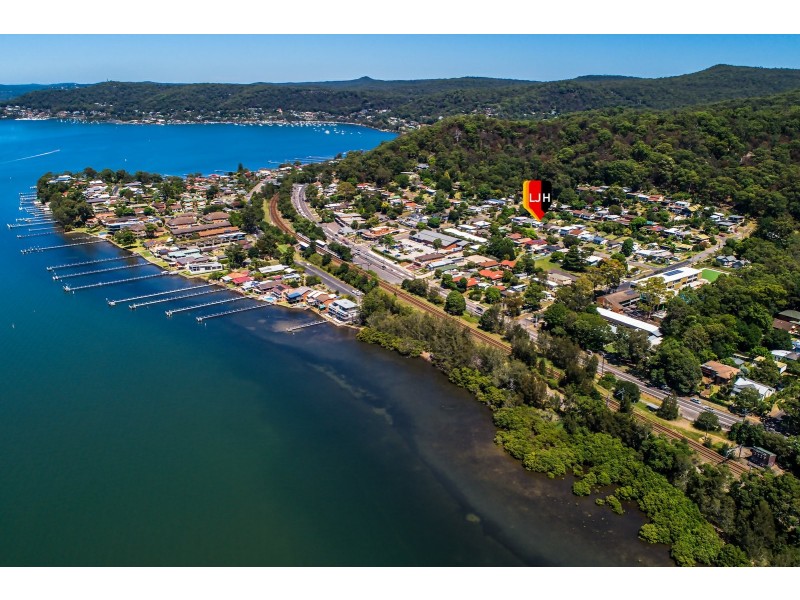 25 Nioka Avenue, Point Clare NSW 2250