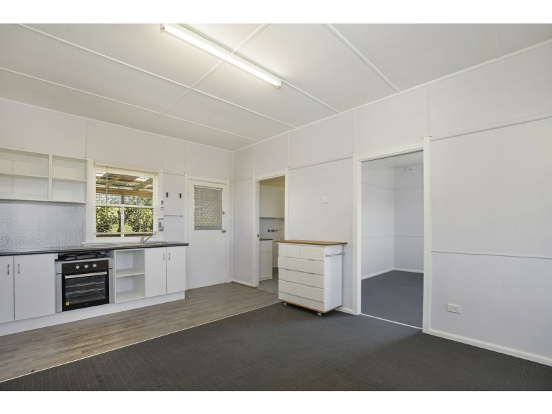 25 Nioka Avenue, Point Clare NSW 2250
