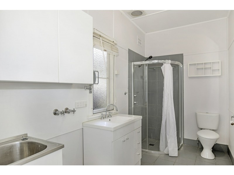 25 Nioka Avenue, Point Clare NSW 2250