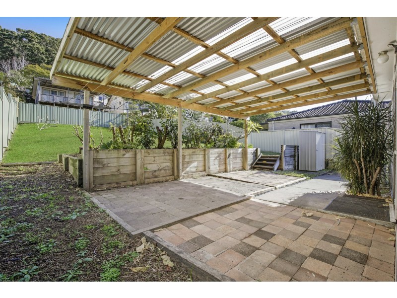 25 Nioka Avenue, Point Clare NSW 2250