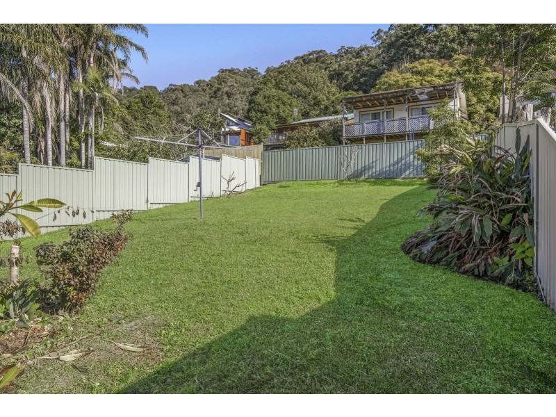 25 Nioka Avenue, Point Clare NSW 2250