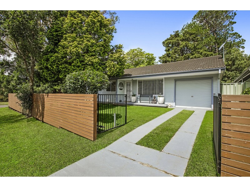2 Sunshine Drive, Point Clare NSW 2250