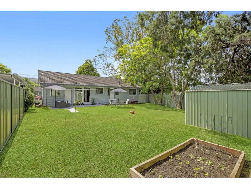 2 Sunshine Drive, Point Clare NSW 2250