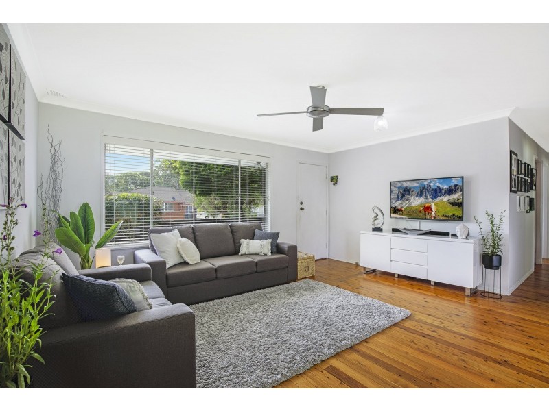 2 Sunshine Drive, Point Clare NSW 2250