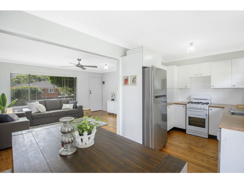 2 Sunshine Drive, Point Clare NSW 2250