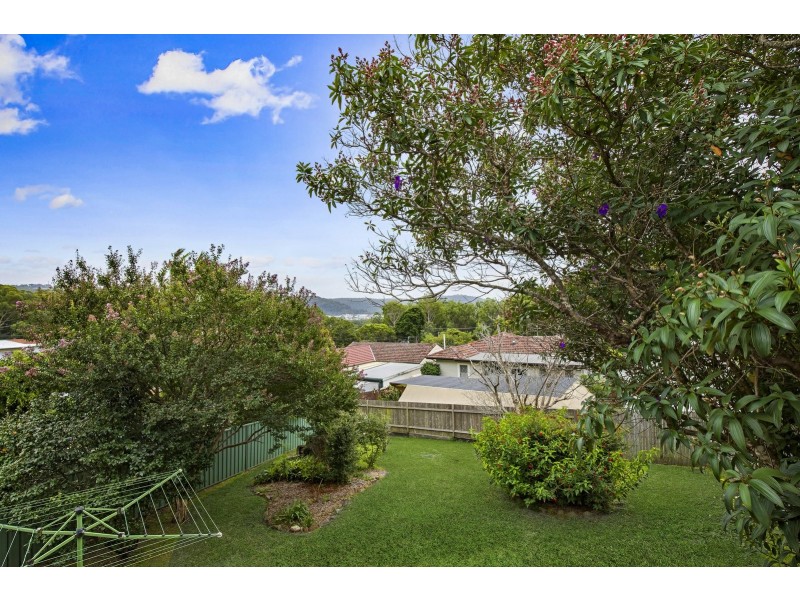 20 Tania Drive, Point Clare NSW 2250
