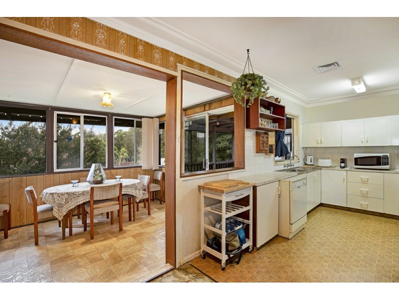 20 Tania Drive, Point Clare NSW 2250