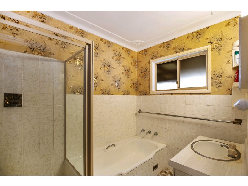 20 Tania Drive, Point Clare NSW 2250