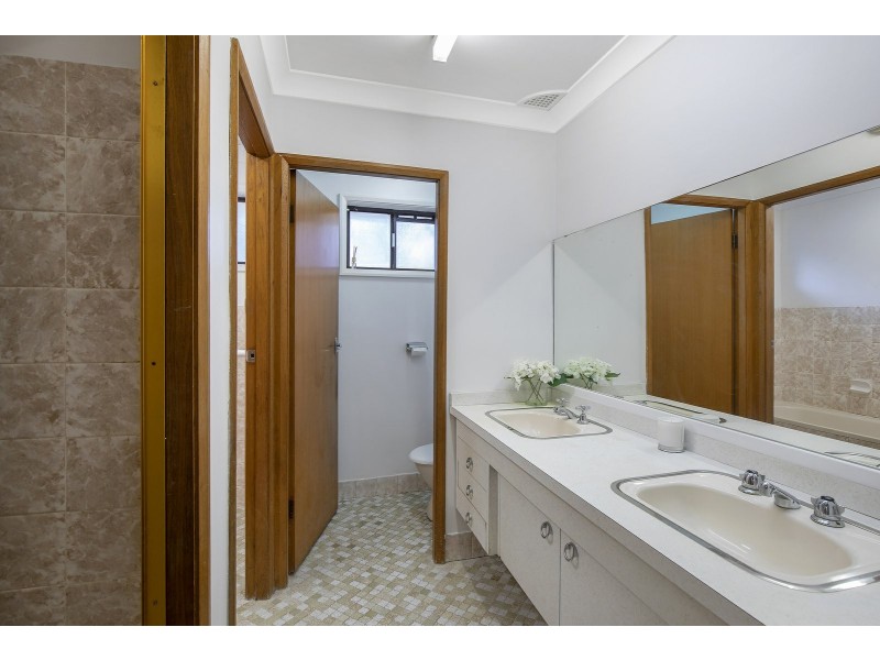 19 Matthews Parade, Point Clare NSW 2250