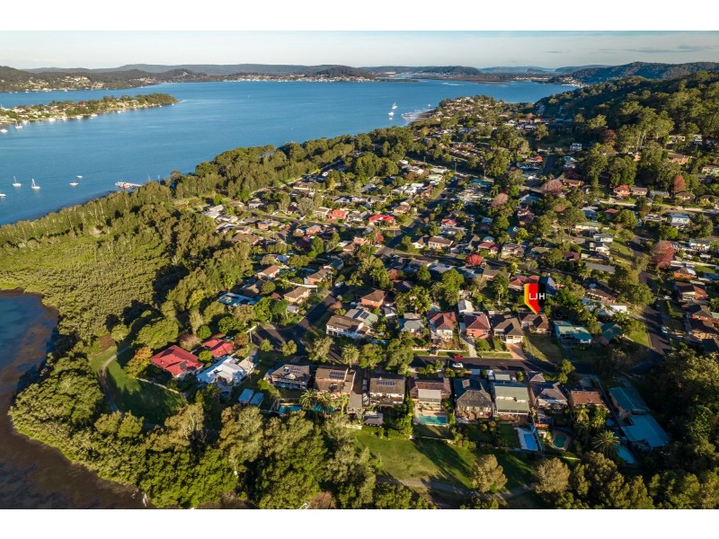 19 Matthews Parade, Point Clare NSW 2250