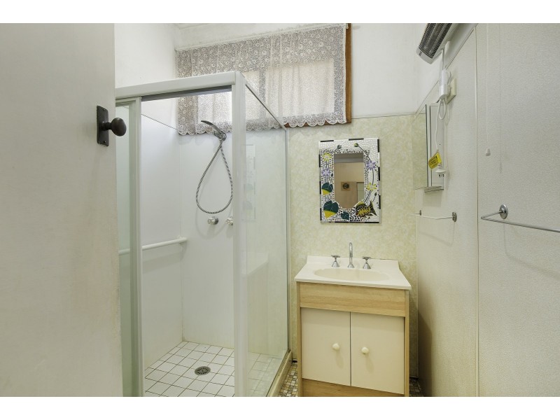 26 Nioka Avenue, Point Clare NSW 2250