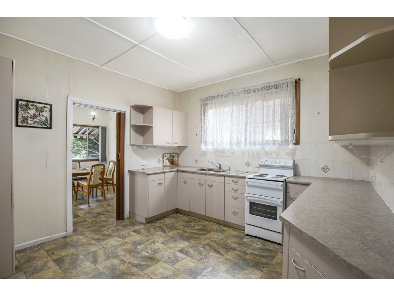 26 Nioka Avenue, Point Clare NSW 2250