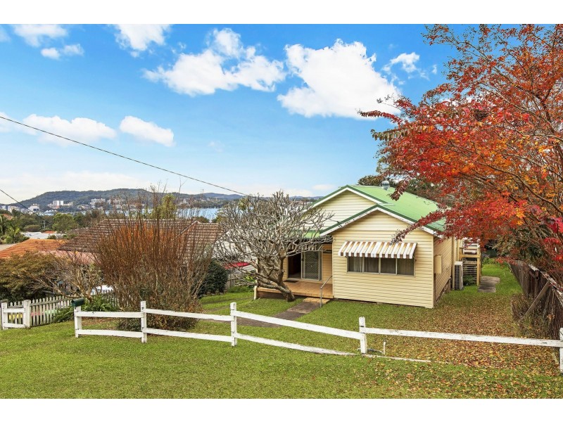 26 Nioka Avenue, Point Clare NSW 2250