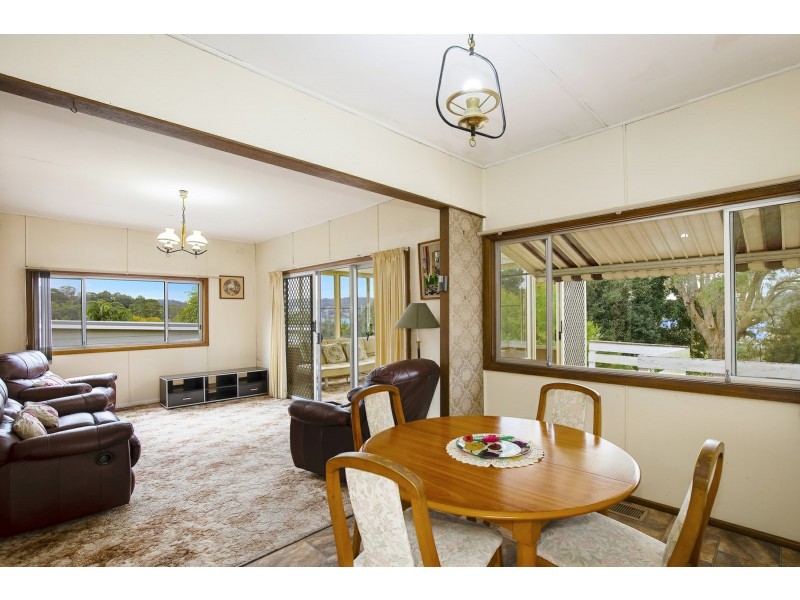 26 Nioka Avenue, Point Clare NSW 2250