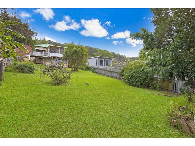 26 Nioka Avenue, Point Clare NSW 2250
