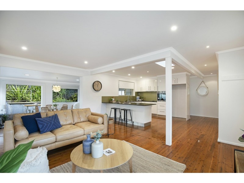 14 Priestley Parade, Point Clare NSW 2250