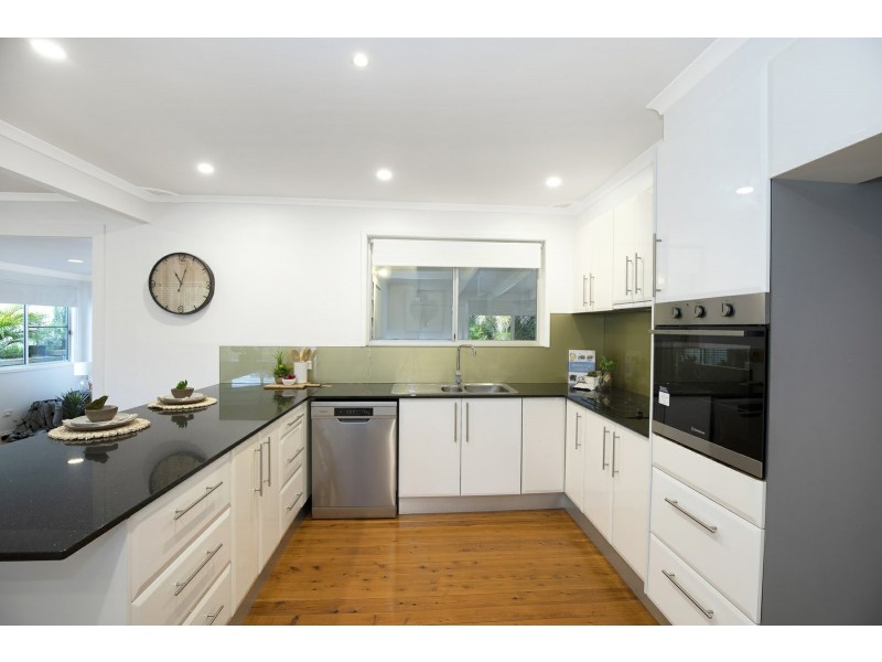 14 Priestley Parade, Point Clare NSW 2250