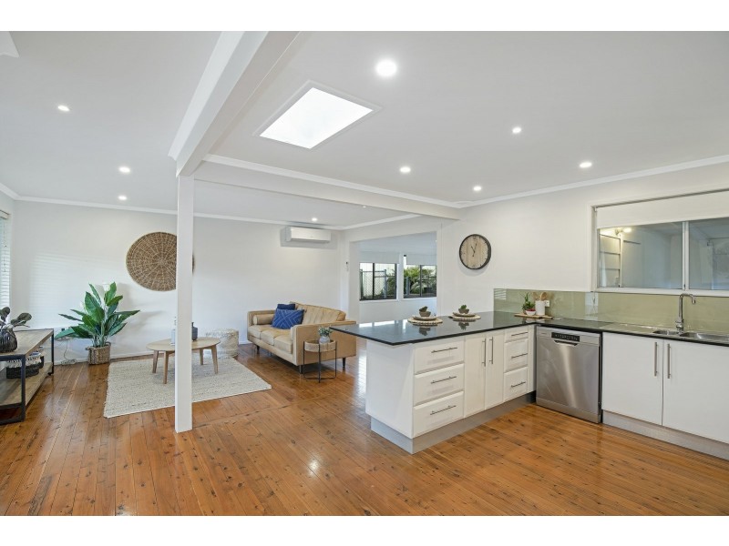 14 Priestley Parade, Point Clare NSW 2250