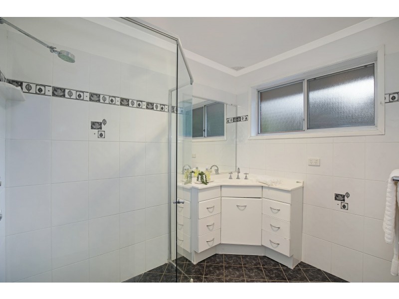 14 Priestley Parade, Point Clare NSW 2250
