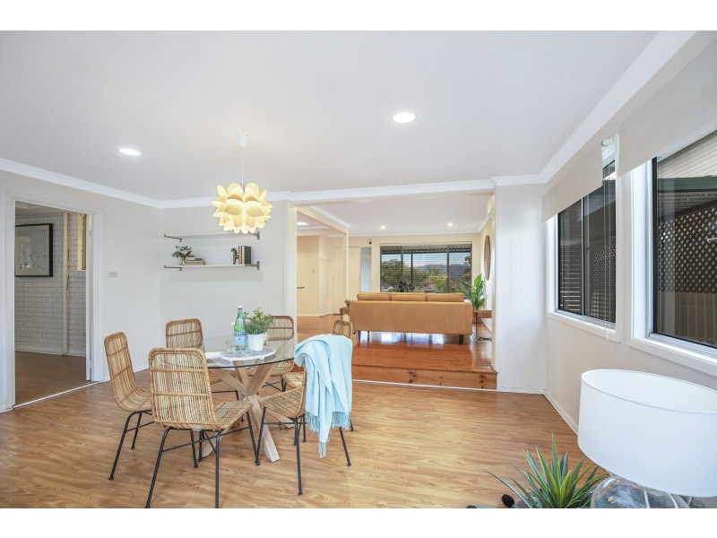 14 Priestley Parade, Point Clare NSW 2250