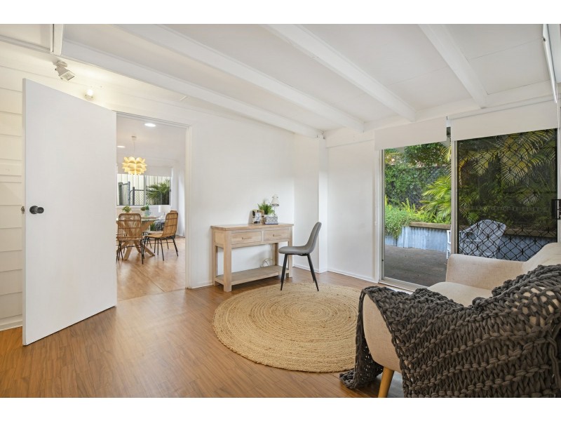 14 Priestley Parade, Point Clare NSW 2250