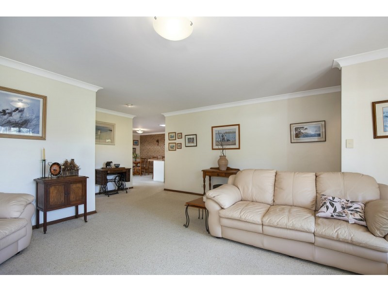 2/6 Donna Close, Lisarow NSW 2250