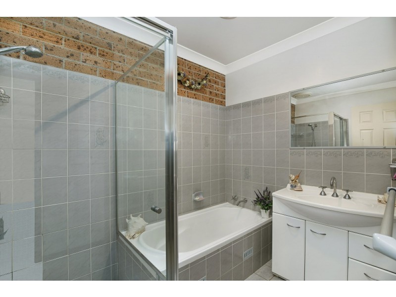 2/6 Donna Close, Lisarow NSW 2250