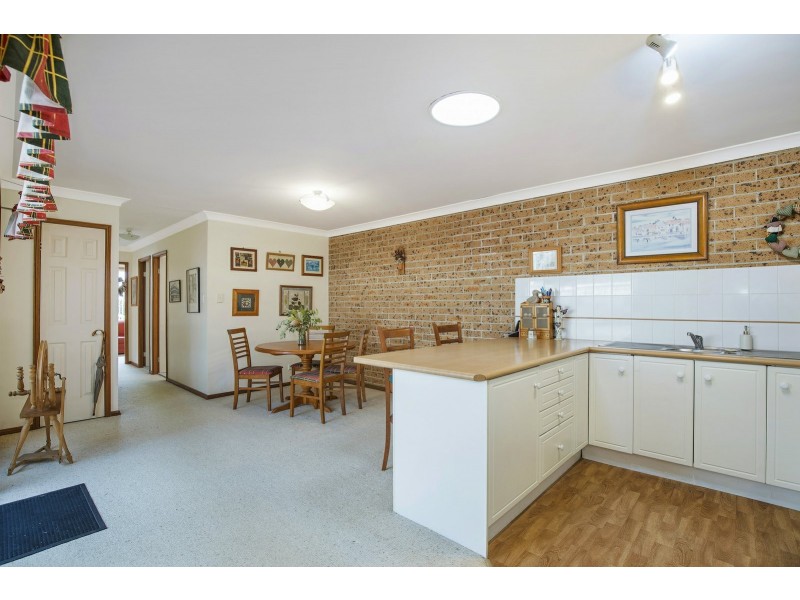 2/6 Donna Close, Lisarow NSW 2250