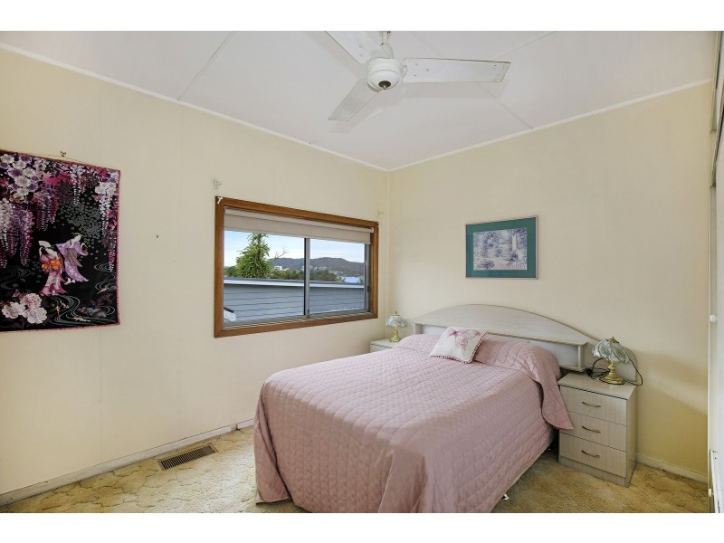 26 Nioka Avenue, Point Clare NSW 2250