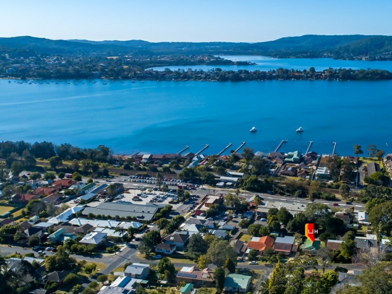 26 Nioka Avenue, Point Clare NSW 2250