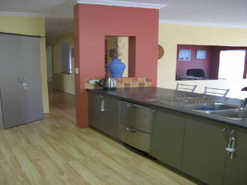 40 Lowan Loop, Karawara WA 6152