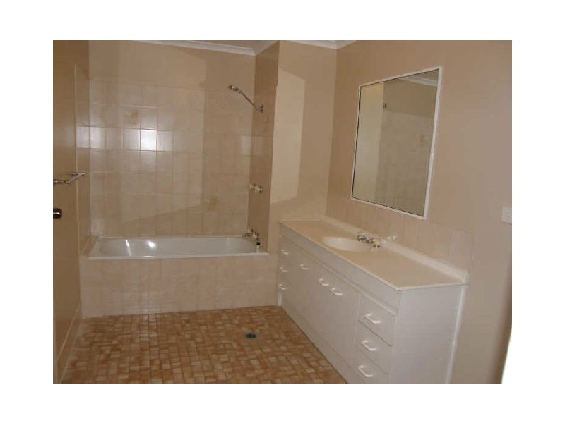 1/13 Holland Crescent, Capalaba QLD 4157