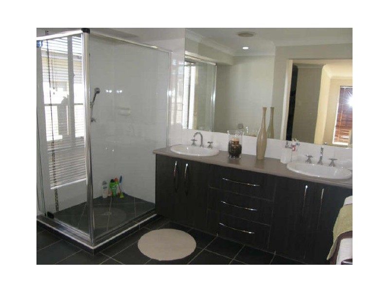 54 Red Gum Cresent, Wakerley QLD 4154