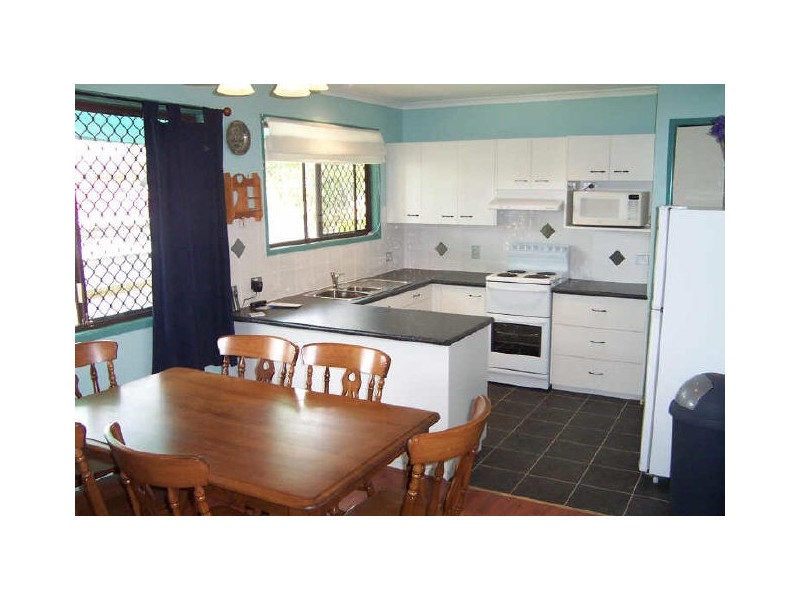 11 Sunbury Street, Birkdale QLD 4159