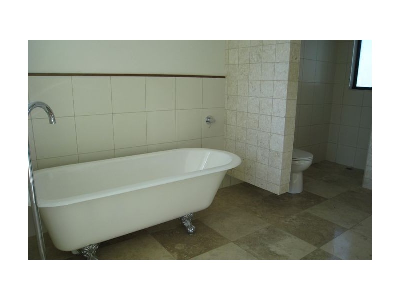 28b Bromley Street, Kangaroo Point QLD 4169