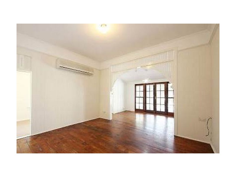 4 Cotton Street, Shorncliffe QLD 4017