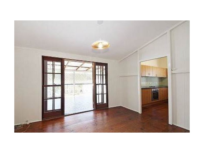 4 Cotton Street, Shorncliffe QLD 4017