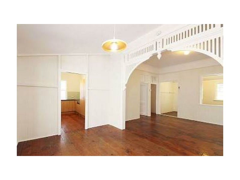 4 Cotton Street, Shorncliffe QLD 4017