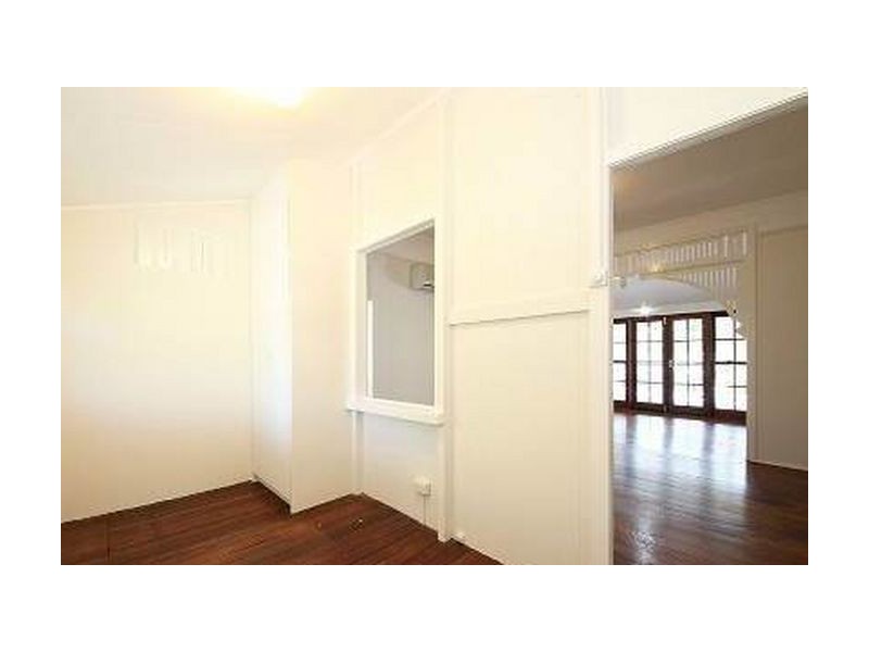 4 Cotton Street, Shorncliffe QLD 4017