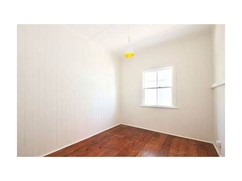 4 Cotton Street, Shorncliffe QLD 4017